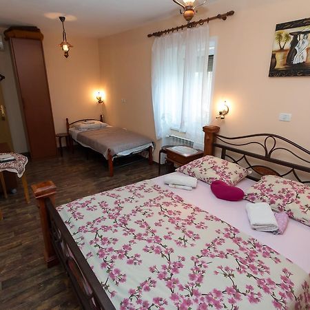 Apartma In Sobe Pilih Vipava Buitenkant foto