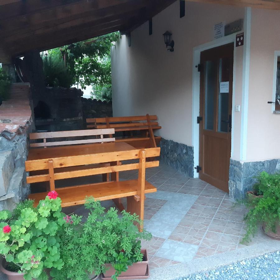 Apartma In Sobe Pilih Vipava Buitenkant foto