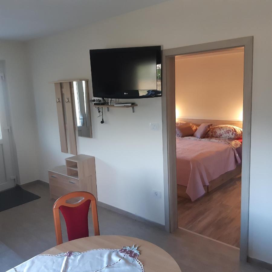 Apartma In Sobe Pilih Vipava Buitenkant foto