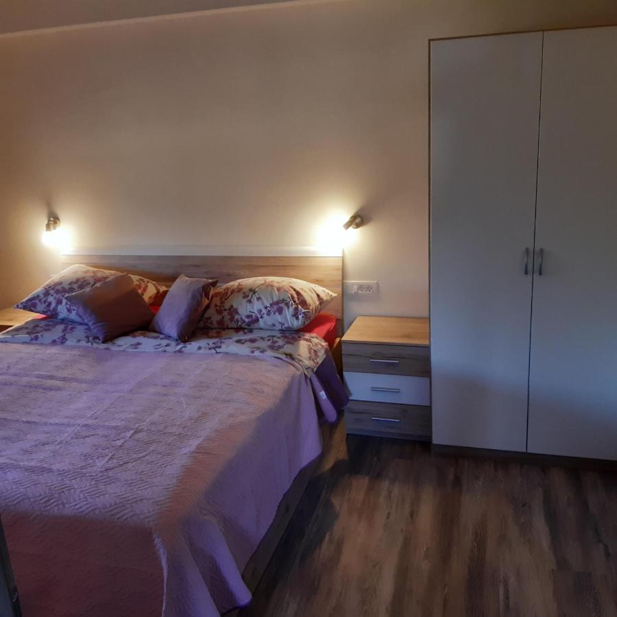 Apartma In Sobe Pilih Vipava Buitenkant foto