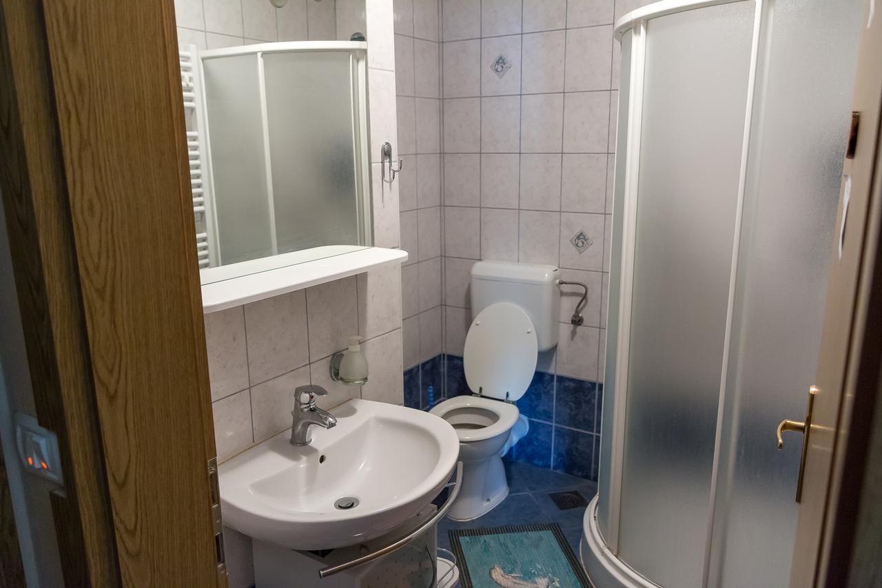 Apartma In Sobe Pilih Vipava Buitenkant foto