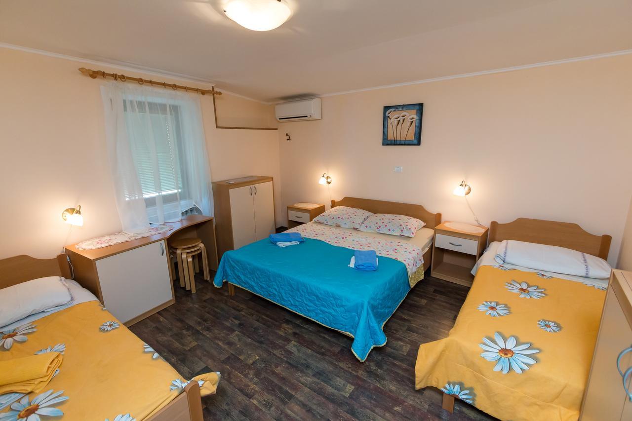 Apartma In Sobe Pilih Vipava Buitenkant foto