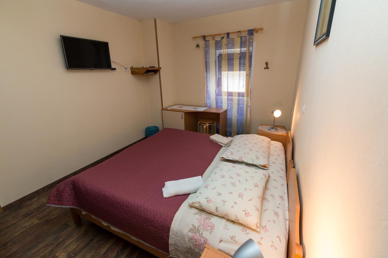 Apartma In Sobe Pilih Vipava Buitenkant foto