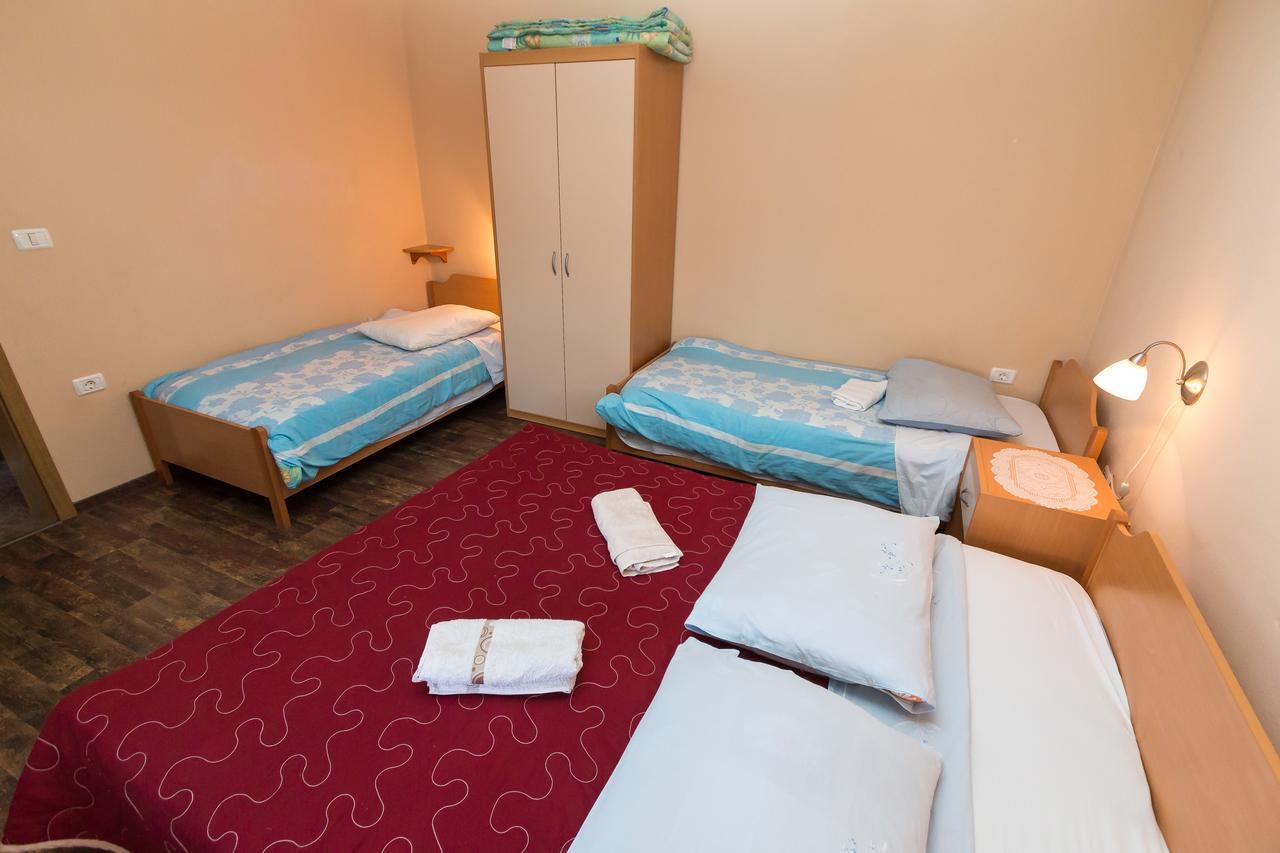 Apartma In Sobe Pilih Vipava Buitenkant foto
