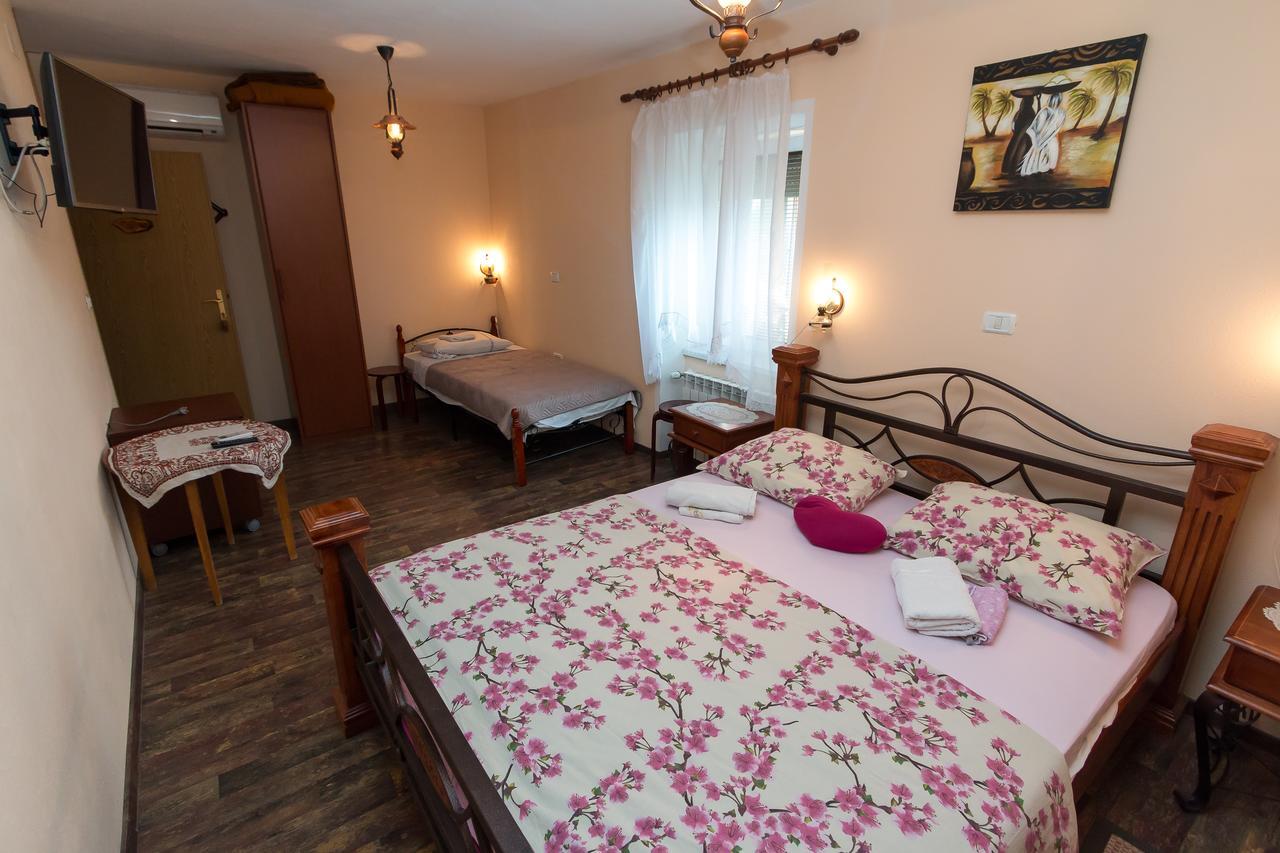 Apartma In Sobe Pilih Vipava Buitenkant foto